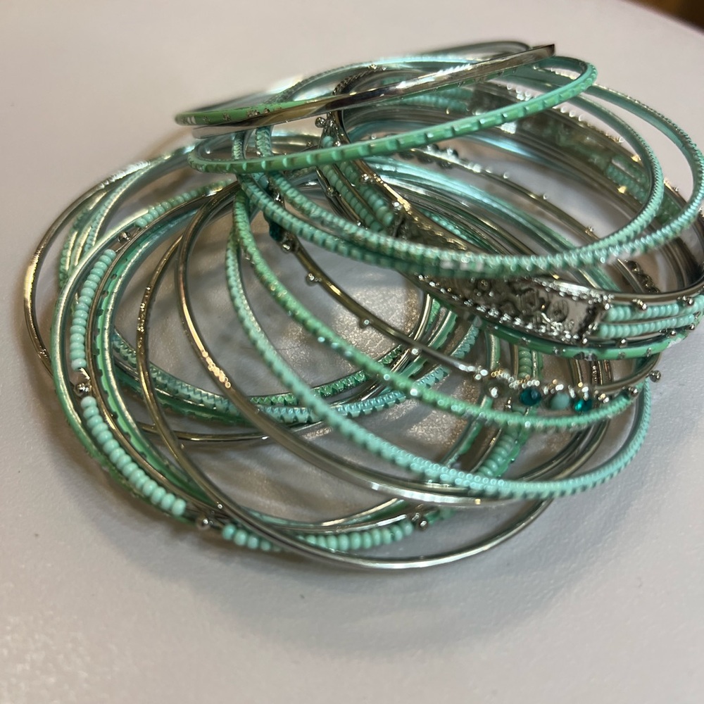 Assorted bracelets/bangles - Picture 6 of 6